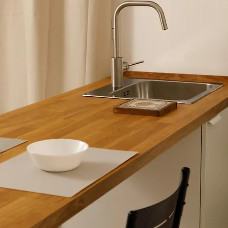 Connie's Tourist 3* בארי