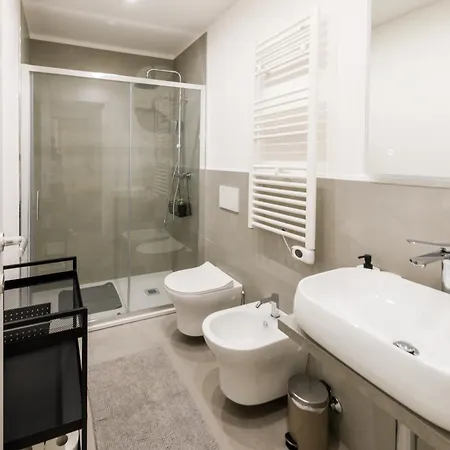 בית הארחה Connie's Tourist 3*