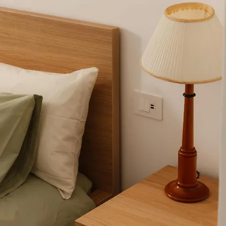 Connie's Tourist בארי