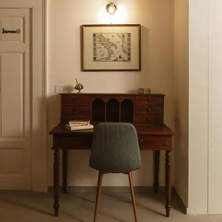 Connie's Tourist 3* בארי