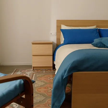 בית הארחה Connie's Tourist בארי