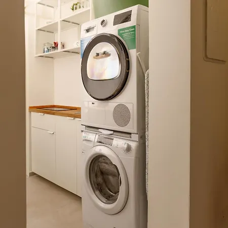 Connie's Tourist בית הארחה