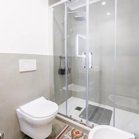 בית הארחה Connie's Tourist