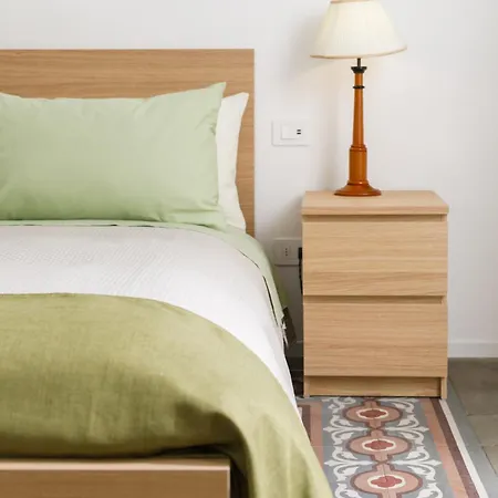 Connie's Tourist בית הארחה 3*