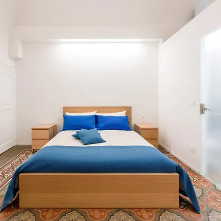 Connie's Tourist 3* Бари