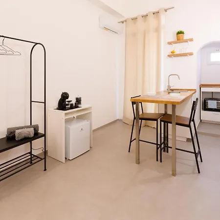 Гостевой дом Connie's Tourist Бари