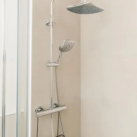 Pensión Connie's Tourist 3*