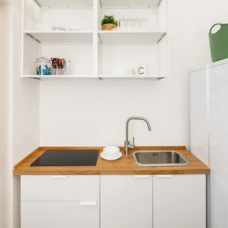 Connie's Tourist 3* Bari