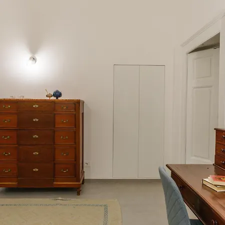 Connie's Tourist 3* Бари