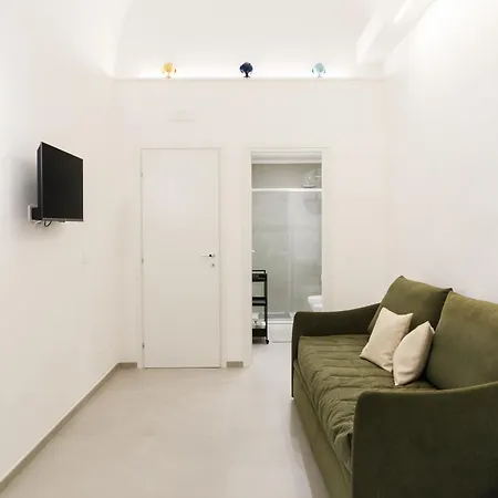 Connie's Tourist Гостевой дом