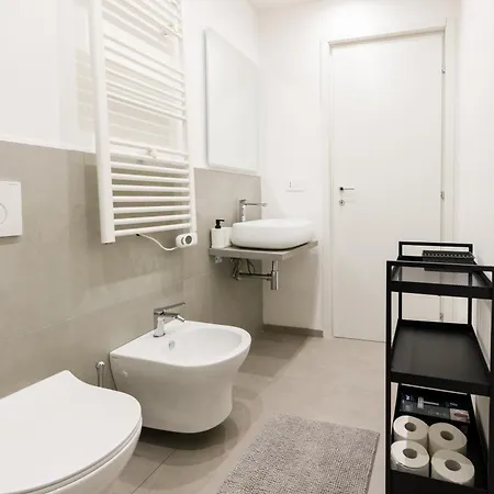 Connie's Tourist 3* Бари