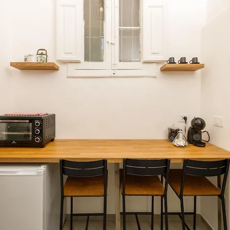 Connie's Tourist Pensión Bari